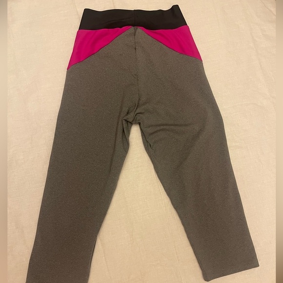 Black and pink high rise dance capri leggings size adult small - Picture 3 of 6